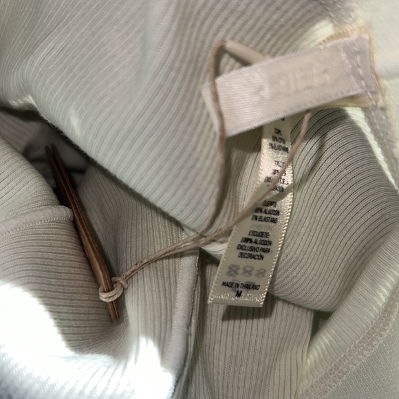 🌷Skims high waist ribbed brief - Picture 2 of 4